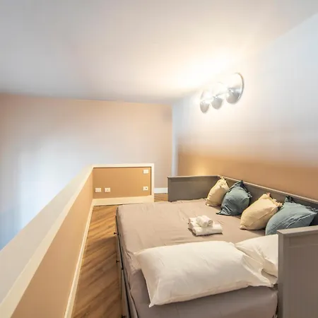 Stylish On The Lungarno In Apartment Florence